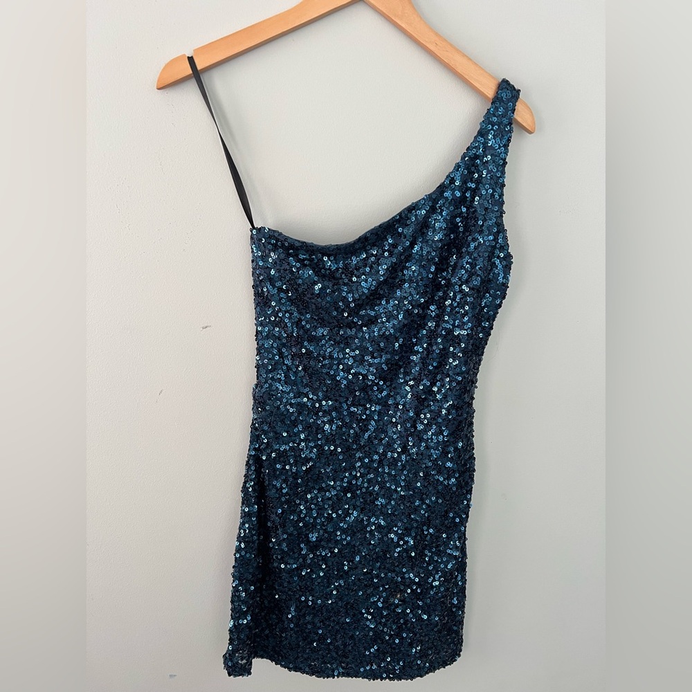 Blue sparkly one shoulder dress 7/8 #sparkledress
Worn 1x
